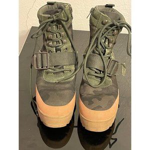 Steve Madden Camo Boots Size 8 Leather and Fabric Upper